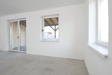 For sale 3-room apartment with extra large garden, terrace + 2 parking spaces, Baka, district DS | Exclusively | GOFAR