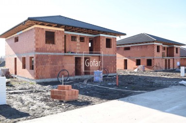 GOFAR - Exclusively for sale 3-room apartment with garden and 2 parking spaces included, Baka 15km from Dunajská Streda