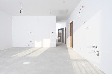 Sale of a newly built large 3-room sunny apartment with 2 parking spaces, Baka, district DS | Exclusively | Gofar