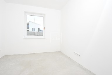 Sale of a newly built large 3-room sunny apartment with 2 parking spaces, Baka, district DS | Exclusively | Gofar