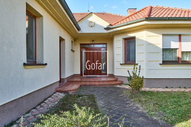 Luxurious family house on a 1198m2 plot, + pool + 4x garage + gazebo + garden, Dunajská Streda | Gofar | Exclusively