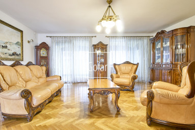 Luxurious family house on a 1198m2 plot, + pool + 4x garage + gazebo + garden, Dunajská Streda | Gofar | Exclusively