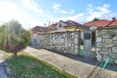 Luxurious family house on a 1198m2 plot, + pool + 4x garage + gazebo + garden, Dunajská Streda | Gofar | Exclusively