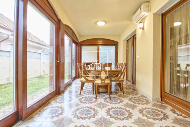 Luxurious family house on a 1198m2 plot, + pool + 4x garage + gazebo + garden, Dunajská Streda | Gofar | Exclusively