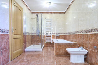 Luxurious family house on a 1198m2 plot, + pool + 4x garage + gazebo + garden, Dunajská Streda | Gofar | Exclusively