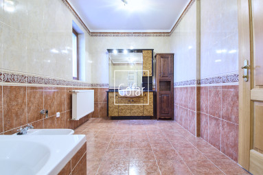 Luxurious family house on a 1198m2 plot, + pool + 4x garage + gazebo + garden, Dunajská Streda | Gofar | Exclusively