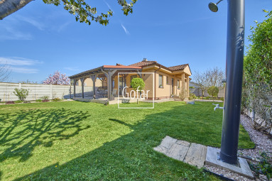 Sale | 4-room family house with a large terrace, garage and strategically excellent location on R7 (approx. 2 min) – Holice, DS | Gofar | Exclusive