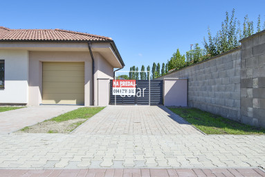 Sale | 4-room family house with kitchen unit and garage + large plot + 3x parking, FLORIDA PARK, DS | Gofar | Exclusive