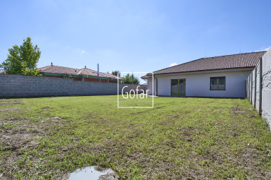 Sale | 4-room family house with kitchen unit and garage + large plot + 3x parking, FLORIDA PARK, DS | Gofar | Exclusive
