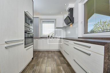 Sale | 4-room family house with a large terrace, garage and strategically excellent location on R7 (approx. 2 min) – Holice, DS | Gofar | Exclusive