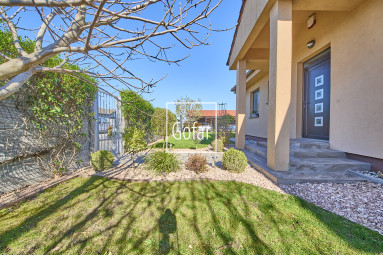 Sale | 4-room family house with a large terrace, garage and strategically excellent location on R7 (approx. 2 min) – Holice, DS | Gofar | Exclusive