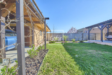 Sale | 4-room family house with a large terrace, garage and strategically excellent location on R7 (approx. 2 min) – Holice, DS | Gofar | Exclusive