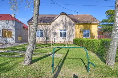 Sale | 3-room large-scale (130m2) family house on Hlavná street, Gabčíkovo | Gofar | Exclusive