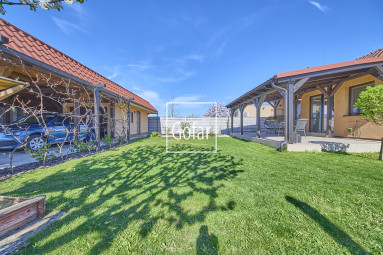 Eladó | 4 szobás családi ház nagy terasszal, garázzsal és stratégiailag kiváló elhelyezkedéssel az R7-esen (kb. 2 perc) – Gelle (Holice), DS járás | G