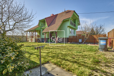 Eladó | Különálló családi ház garázzsal + garázs tárolóval + nagy kert Keszölcés (Kyselica) község csendes részén, DS járás | Gofar | Kizárólagos
