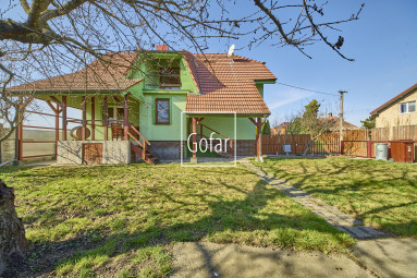 Eladó | Különálló családi ház garázzsal + garázs tárolóval + nagy kert Keszölcés (Kyselica) község csendes részén, DS járás | Gofar | Kizárólagos