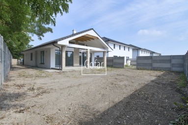 Eladó - Különálló nagy 4 szobás családi ház csodálatos galériával + kert + fedett terasz, Csallóköznádasd (Trstená na Ostrove), DS járás | Kizárólagos