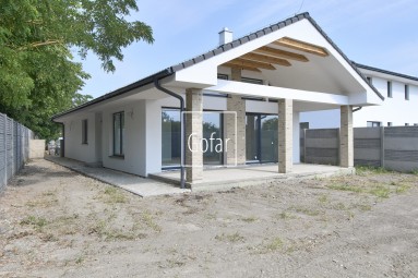 Eladó - Különálló nagy 4 szobás családi ház csodálatos galériával + kert + fedett terasz, Csallóköznádasd (Trstená na Ostrove), DS járás | Kizárólagos