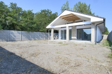 Eladó - Különálló nagy 4 szobás családi ház csodálatos galériával + kert + fedett terasz, Csallóköznádasd (Trstená na Ostrove), DS járás | Kizárólagos