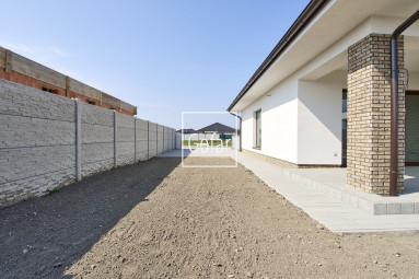 Eladó | Nagy (125m2) 4 szobás családi ház kiváló elrendezéssel, kerttel és négy autó számára parkolóval DS | Gofar | Kizárólagosan