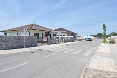 FOGLALVA! Eladó | 4 szobás mintaház 7 év garanciával, nagy kerttel és négy autó számára alkalmas parkolóval | Gofar | Kizárólagosan