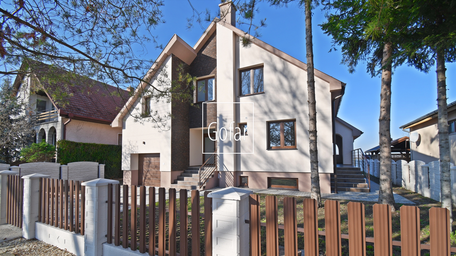 Kizárólagosan | GOFAR | Eladó - 5 szobás (239m2) alápincézett családi ház + garázs + 13 áras telek, Lúcs (Lúč na Ostrove), DS járás