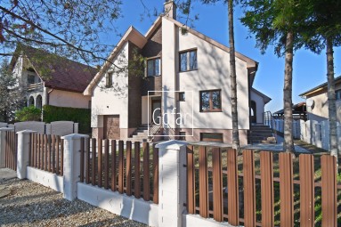 Kizárólagosan | GOFAR | Eladó - 5 szobás (239m2) alápincézett családi ház + garázs + 13 áras telek, Lúcs (Lúč na Ostrove), DS járás
