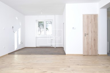 Kizárólagosan | GOFAR | Eladó - 5 szobás (239m2) alápincézett családi ház + garázs + 13 áras telek, Lúcs (Lúč na Ostrove), DS járás