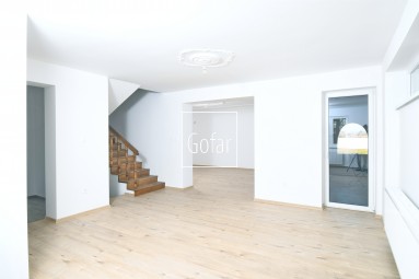 Kizárólagosan | GOFAR | Eladó - 5 szobás (239m2) alápincézett családi ház + garázs + 13 áras telek, Lúcs (Lúč na Ostrove), DS járás