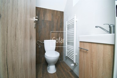 Kizárólagosan | GOFAR | Eladó - 5 szobás (239m2) alápincézett családi ház + garázs + 13 áras telek, Lúcs (Lúč na Ostrove), DS járás