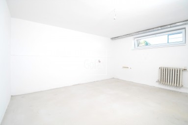 Kizárólagosan | GOFAR | Eladó - 5 szobás (239m2) alápincézett családi ház + garázs + 13 áras telek, Lúcs (Lúč na Ostrove), DS járás