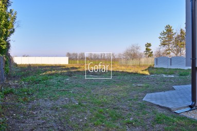 Kizárólagosan | GOFAR | Eladó - 5 szobás (239m2) alápincézett családi ház + garázs + 13 áras telek, Lúcs (Lúč na Ostrove), DS járás