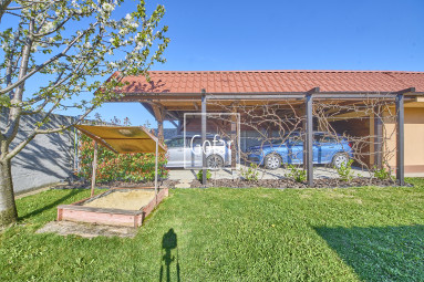 Eladó | 4 szobás családi ház nagy terasszal, garázzsal és stratégiailag kiváló elhelyezkedéssel az R7-esen (kb. 2 perc) – Gelle (Holice), DS járás | G