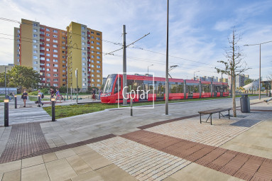 FOGLALVA! Eladó | 3 szobás lakás lélegzetelállító kilátással a Várra, a Kamzíkra és Ausztriára | Holíčska – Pozsony-Ligetfalu (Petržalka) | Gofar | Ki