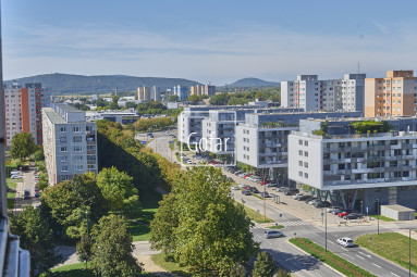 FOGLALVA! Eladó | 3 szobás lakás lélegzetelállító kilátással a Várra, a Kamzíkra és Ausztriára | Holíčska – Pozsony-Ligetfalu (Petržalka) | Gofar | Ki