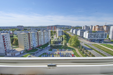FOGLALVA! Eladó | 3 szobás lakás lélegzetelállító kilátással a Várra, a Kamzíkra és Ausztriára | Holíčska – Pozsony-Ligetfalu (Petržalka) | Gofar | Ki