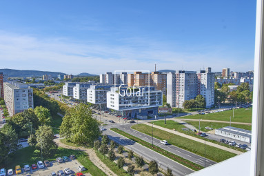 FOGLALVA! Eladó | 3 szobás lakás lélegzetelállító kilátással a Várra, a Kamzíkra és Ausztriára | Holíčska – Pozsony-Ligetfalu (Petržalka) | Gofar | Ki