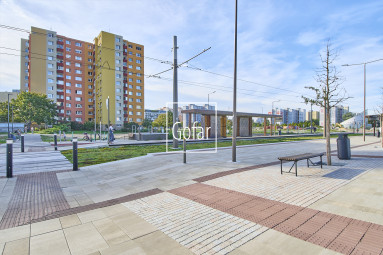 FOGLALVA! Eladó | 3 szobás lakás lélegzetelállító kilátással a Várra, a Kamzíkra és Ausztriára | Holíčska – Pozsony-Ligetfalu (Petržalka) | Gofar | Ki