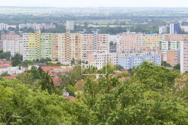 Eladó | Napos telek (814m2) Récse (Rača) városrészben – csendes környezet, gyönyörű kilátás Pozsonyra | GOFAR | Kizárólagosan