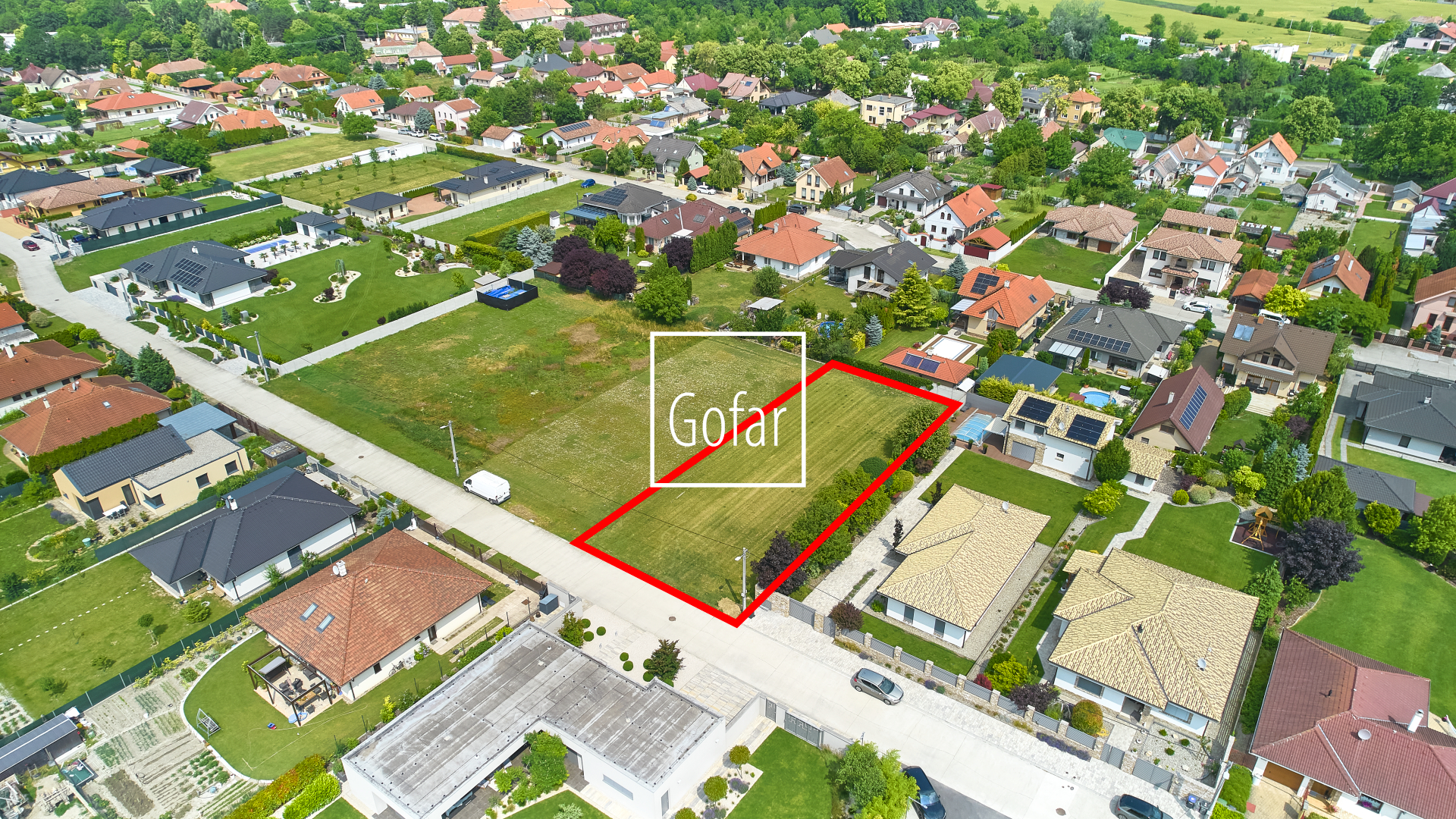 Eladó | Nagyméretű, 960 m2-es építési telek közművekkel, mindössze pár percre Pozsonytól, Bacsfa (Báč), DS járás | Gofar RK | Kizárólagos