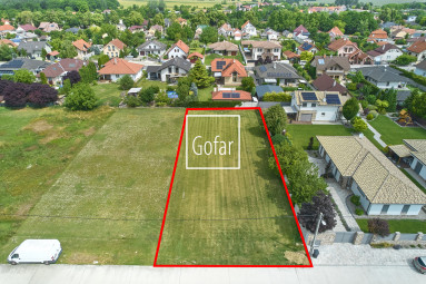 Eladó | Nagyméretű, 960 m2-es építési telek közművekkel, mindössze pár percre Pozsonytól, Bacsfa (Báč), DS járás | Gofar RK | Kizárólagos