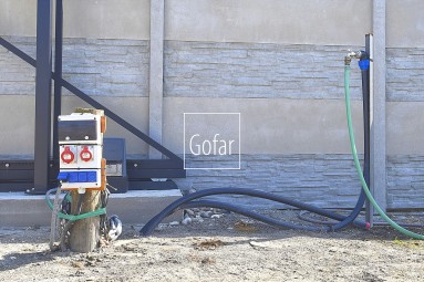 Kizárólagosan | GOFAR | Eladó - Építési telek (1276 m2) közművekkel Lúcs (Lúč na Ostrove) községben