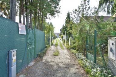 Eladva | GOFAR | Eladó - Gondozott kert tégla nyaralóval a Kisudvarnoki (Malodvornícka) úton Dunaszerdahelyen | Kizárólagosan