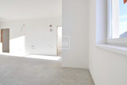 Predaj novostavby veľkého 3i slnečného bytu s 2 parkovacími státiami, Baka, okr.DS | Exkluzívne | Gofar