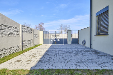 Predaj | Energeticky úsporný 3i byt s 2 parkovacími státiami, záhradou a veľkou terasou, iba 10 min od R7, Baka, okr. DS | Gofar | Exkluzívne