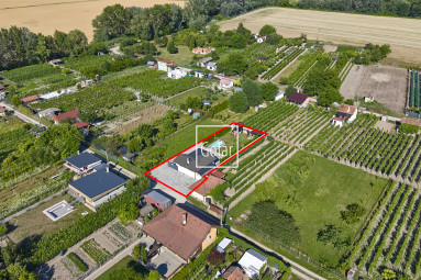 Predaj| Celoročne obývateľný kompletne zariadený rekreačný dom v chránenej oblasti, Číčov, okr KN |Exkluzívne |Gofar RK
