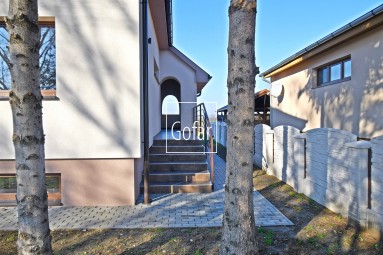 Exkluzívne | GOFAR | Predaj - 5izbový (239m2) podpivničený rodinný dom+garáž+13árový pozemok, Lúč na Ostrove, Okres DS
