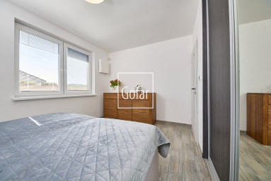 Predaj| 4i RD s veľkou terasou, garážou a strategicky výbornou lokalitou na R7 (cca 2 min) – Holice, DS |Gofar |Exkluzívne