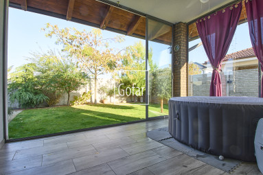 Predaj| Priestranný 4-izbový rodinný dom s bazénom, terasou a garážou v novej tichej lokalite, Veľký Meder |Gofar |Exkluzívne