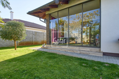 Predaj| Priestranný 4-izbový rodinný dom s bazénom, terasou a garážou v novej tichej lokalite, Veľký Meder |Gofar |Exkluzívne